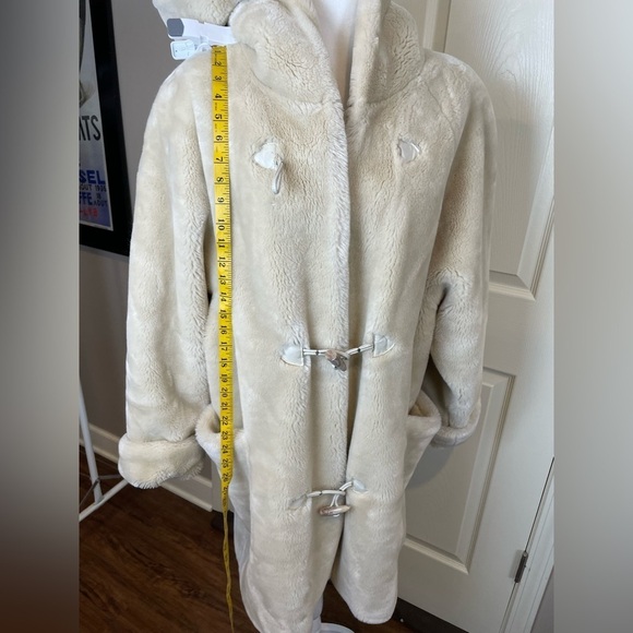 Vintage Marvin Richard Cozy Cream Faux Fur Coat - Picture 8 of 15